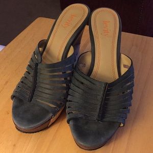 Levity Dark Green Wedges size 7.5